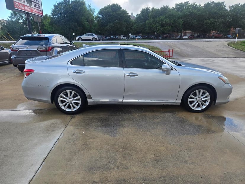 2011 LEXUS ES - Image 1