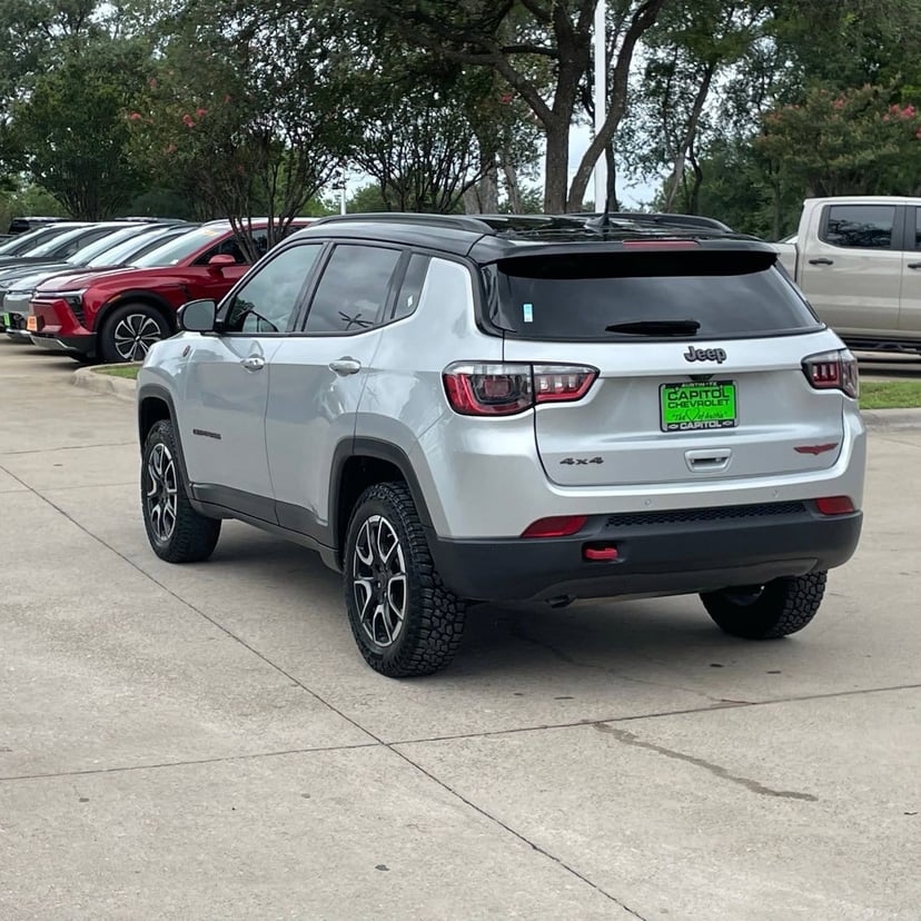 2025 Jeep Compass - Image 4