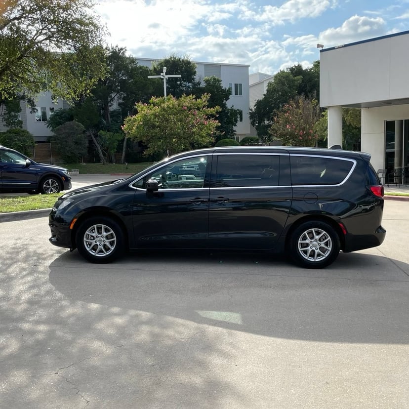 2023 Chrysler Voyager - Image 3