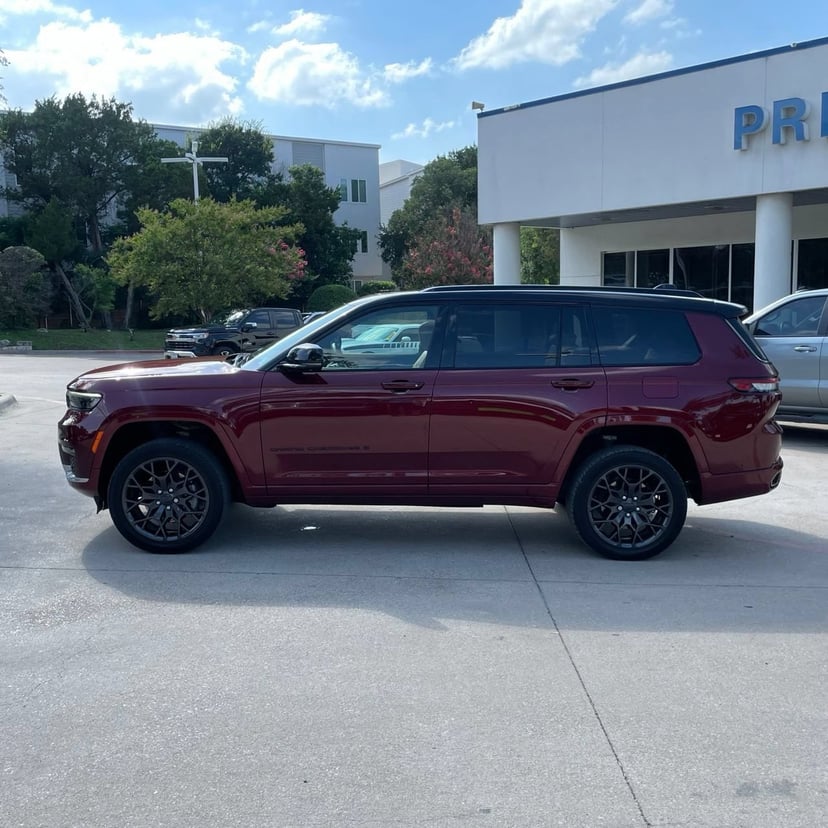 2025 Jeep Grand Cherokee L - Image 3