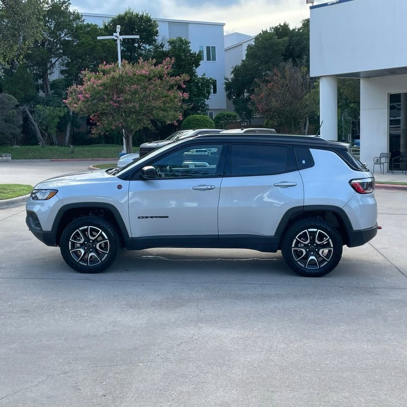 2025 Jeep Compass - Image 2