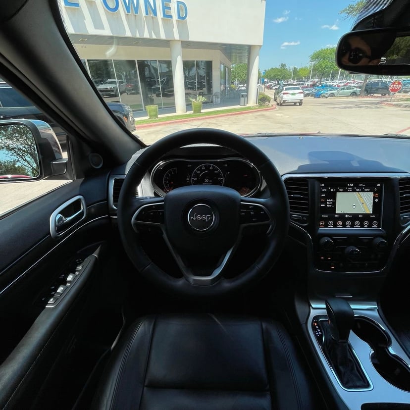 2018 Jeep Grand Cherokee - Image 12