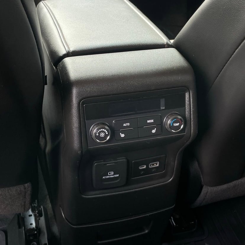 2023 GMC Acadia - Image 25