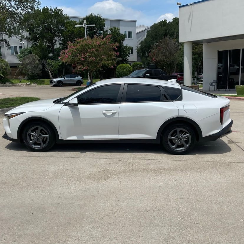 2025 Kia K4 - Image 2