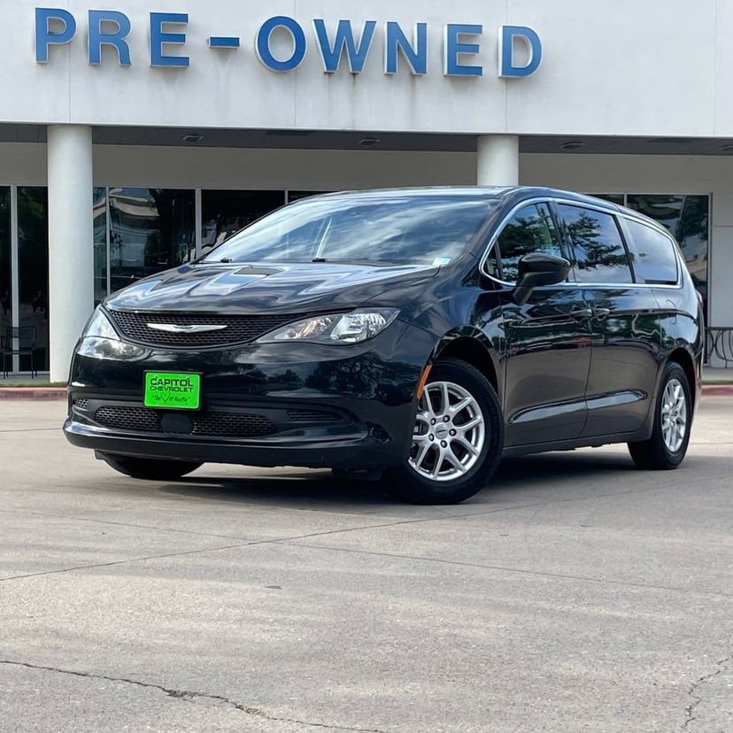 2023 Chrysler Voyager - Image 2