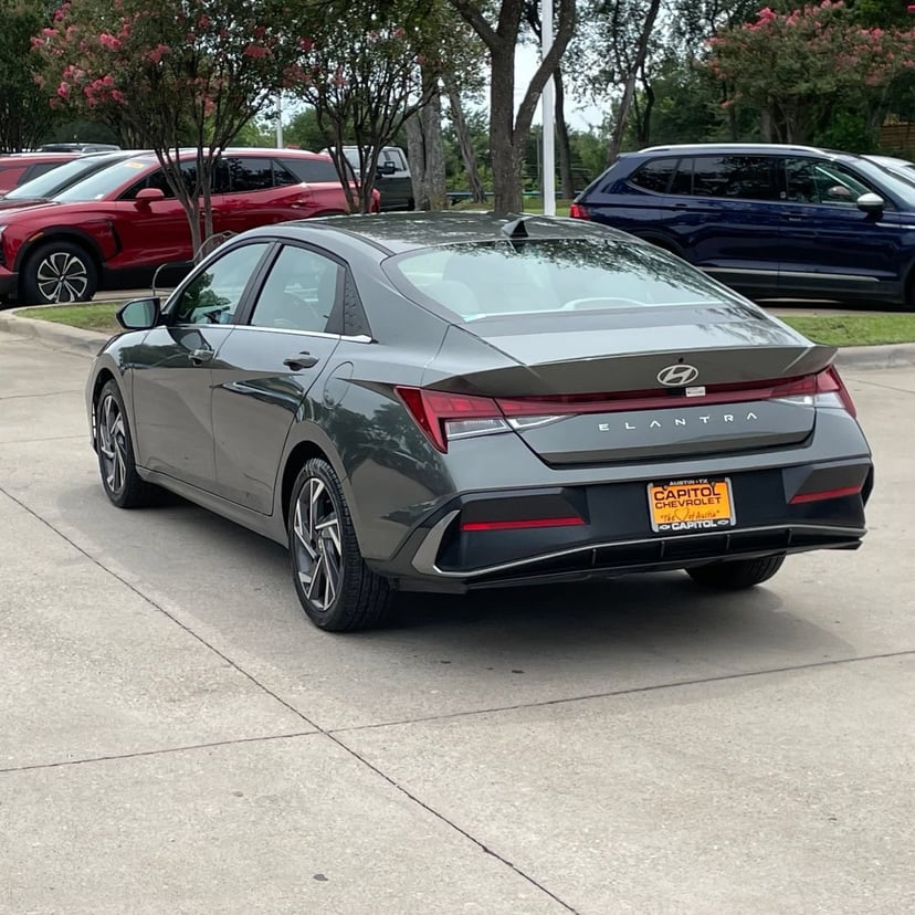 2025 Hyundai Elantra - Image 4