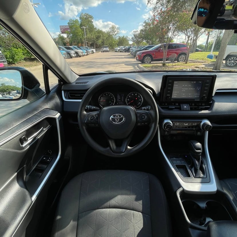 2021 Toyota RAV4 - Image 11