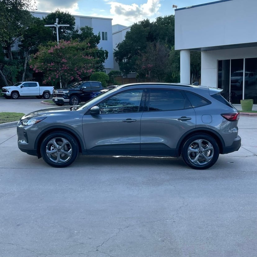 2025 Ford Escape - Image 3