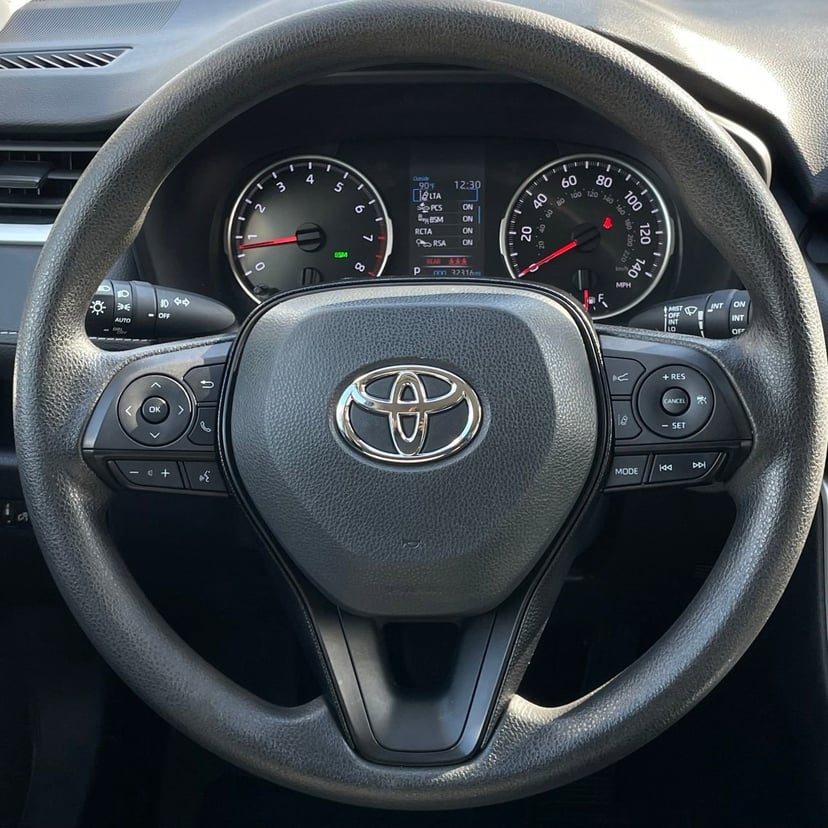 2021 Toyota RAV4 - Image 12