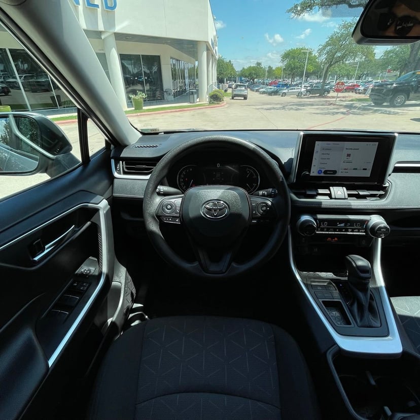 2024 Toyota RAV4 - Image 12