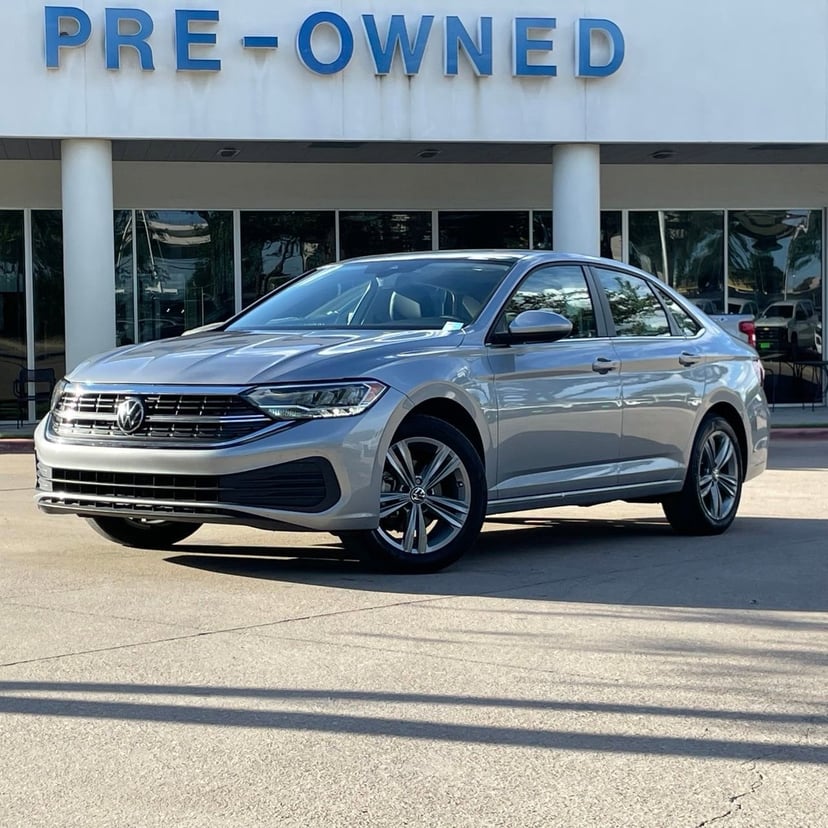 2024 Volkswagen Jetta - Image 2