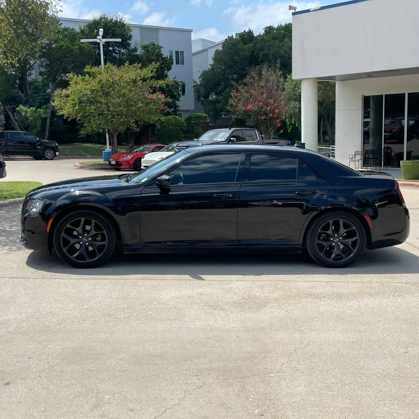 2021 Chrysler 300 - Image 2