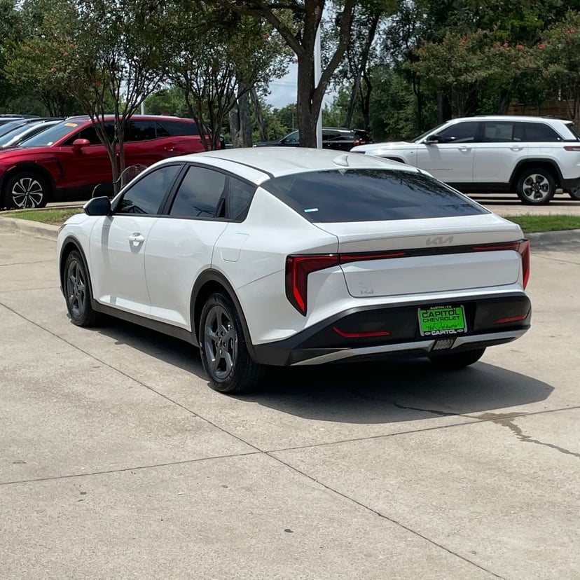 2025 Kia K4 - Image 3