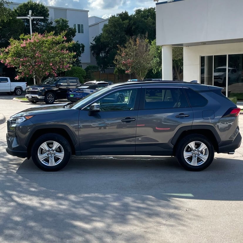 2021 Toyota RAV4 - Image 3