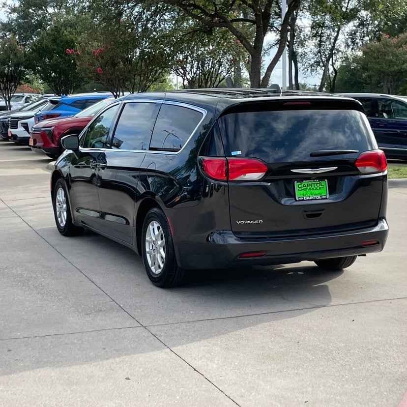 2023 Chrysler Voyager - Image 4