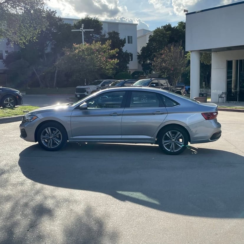2024 Volkswagen Jetta - Image 3