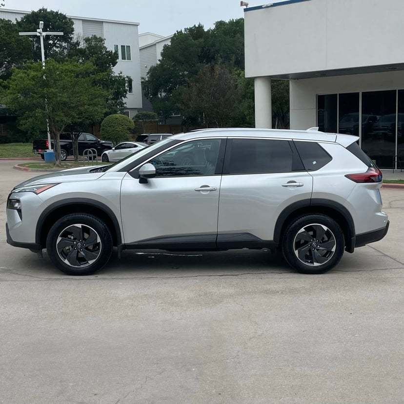 2025 Nissan Rogue - Image 3