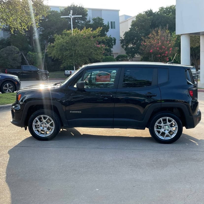 2023 Jeep Renegade - Image 3