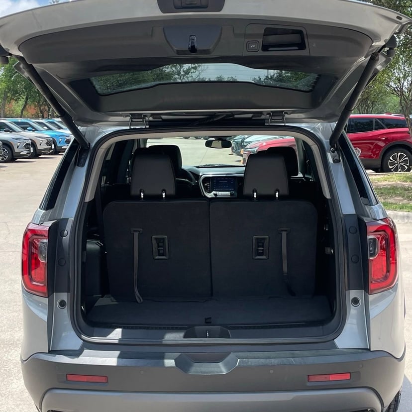 2023 GMC Acadia - Image 26
