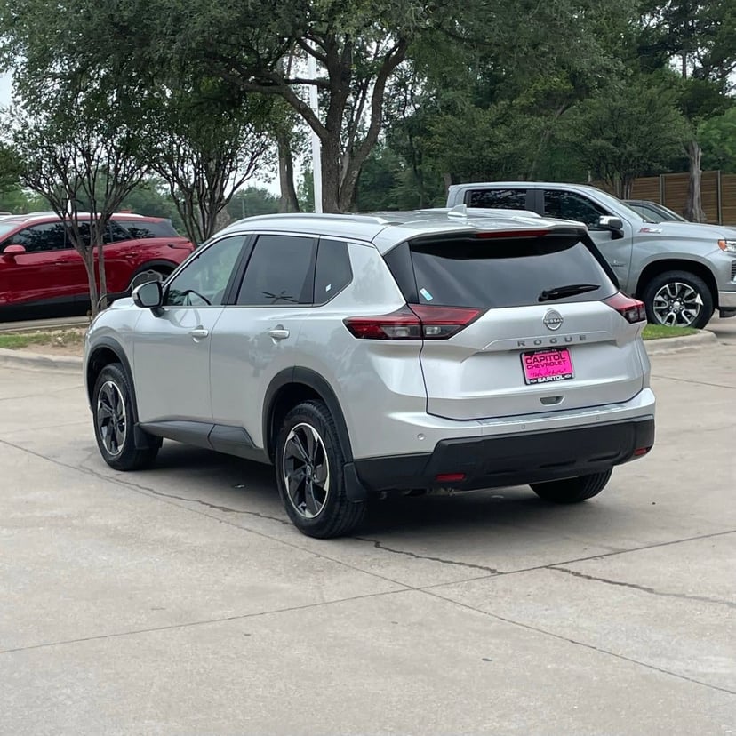 2025 Nissan Rogue - Image 4