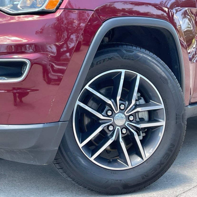 2018 Jeep Grand Cherokee - Image 9