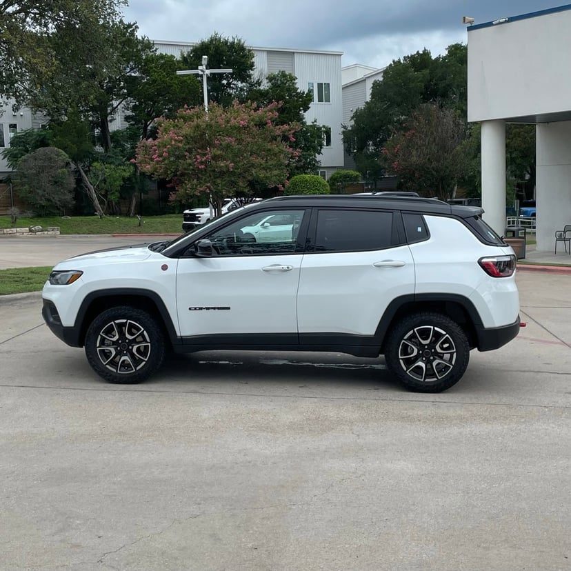 2025 Jeep Compass - Image 3