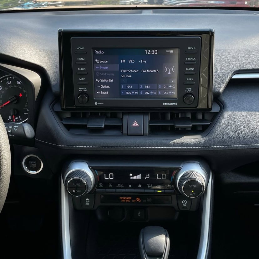 2021 Toyota RAV4 - Image 17