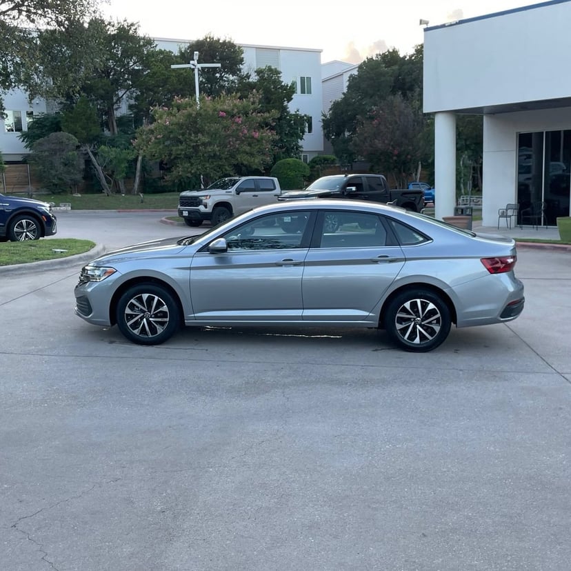 2024 Volkswagen Jetta - Image 3