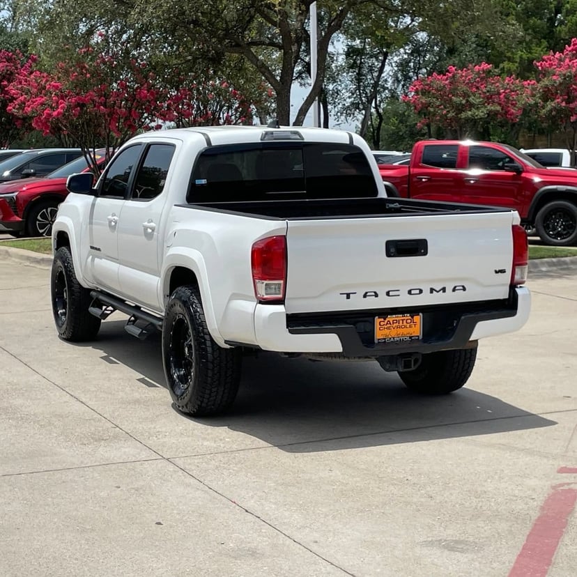 2017 Toyota Tacoma - Image 3