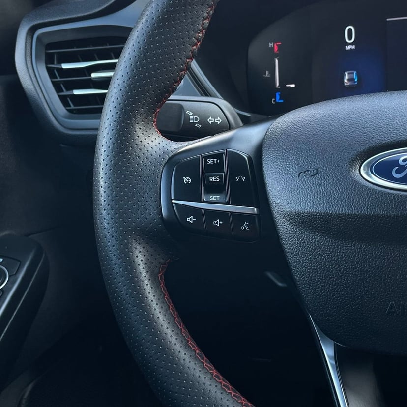 2025 Ford Escape - Image 13