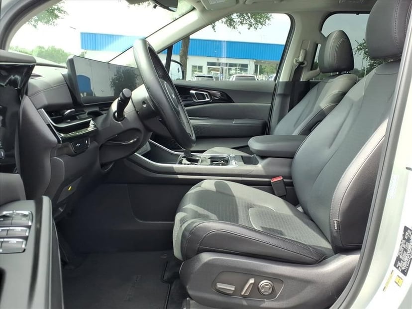 2025 Kia Carnival - Image 16