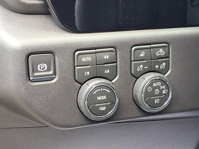 2026 Chevrolet Silverado 1500 - Image 13