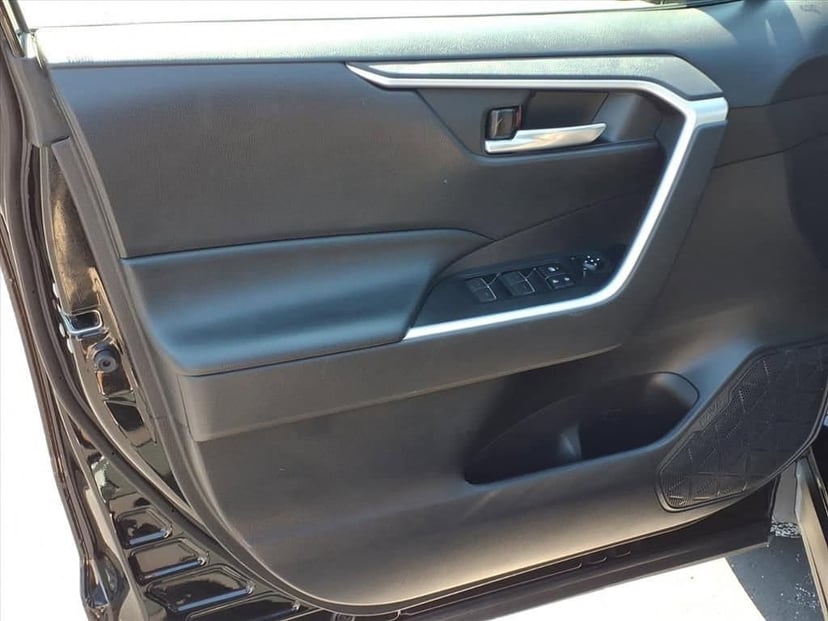 2022 Toyota RAV4 - Image 12