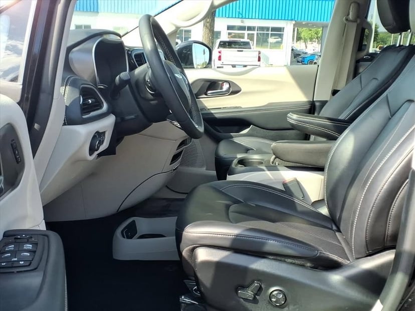 2024 Chrysler Pacifica - Image 17