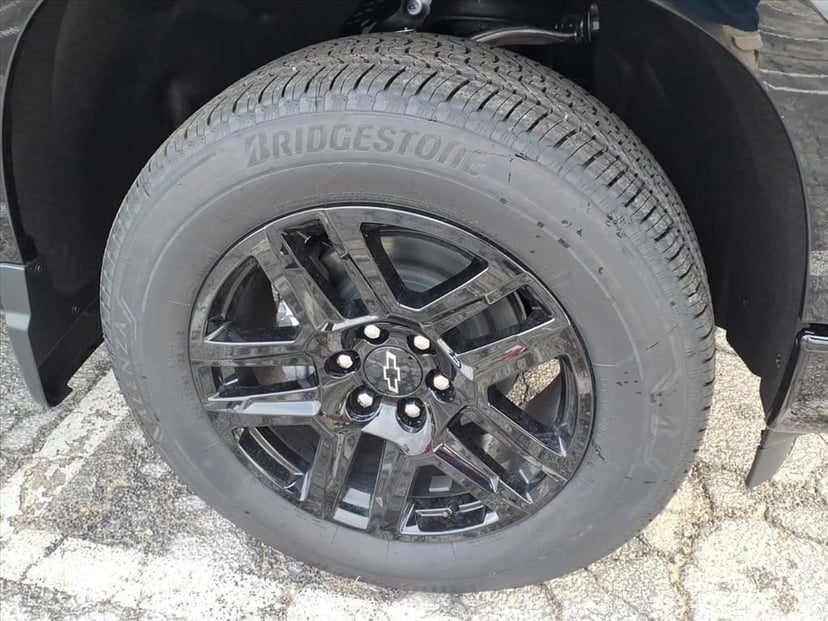2026 Chevrolet Silverado 1500 - Image 3