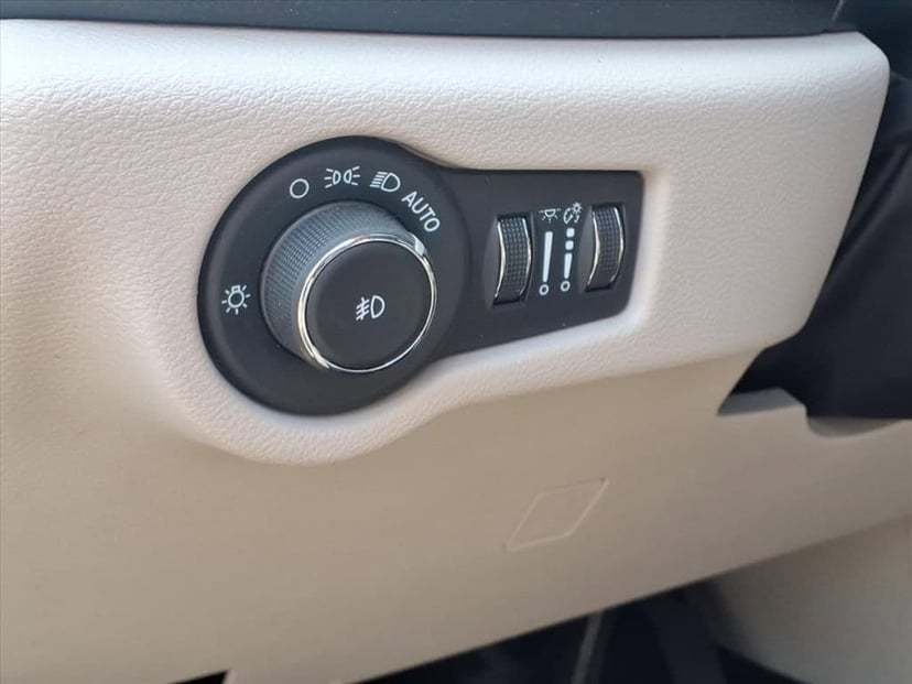 2024 Chrysler Pacifica - Image 16