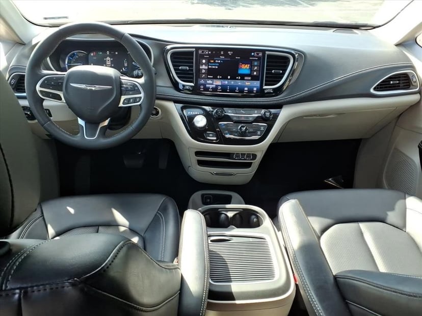 2024 Chrysler Pacifica - Image 24