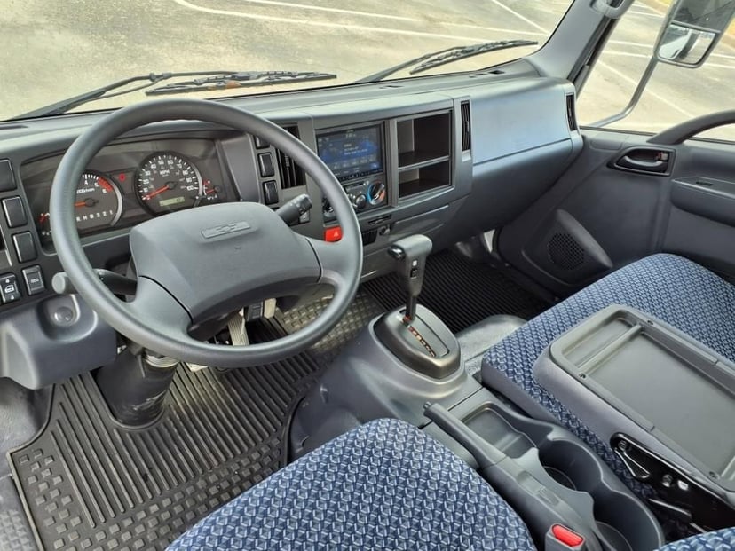 2025 Chevrolet Low Cab Forward 5500 XG - Image 8