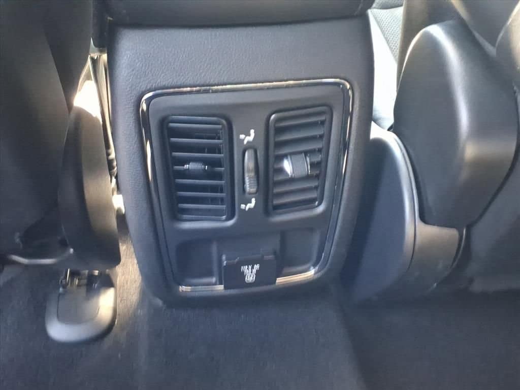 2021 Jeep Grand Cherokee - Image 17