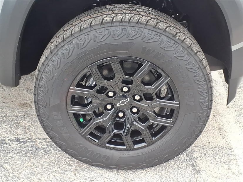 2026 Chevrolet Colorado - Image 11