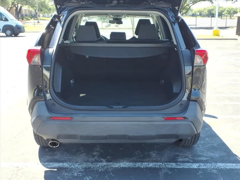 2022 Toyota RAV4 - Image 11