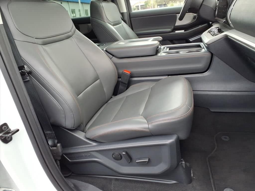 2025 Ford Expedition - Image 21
