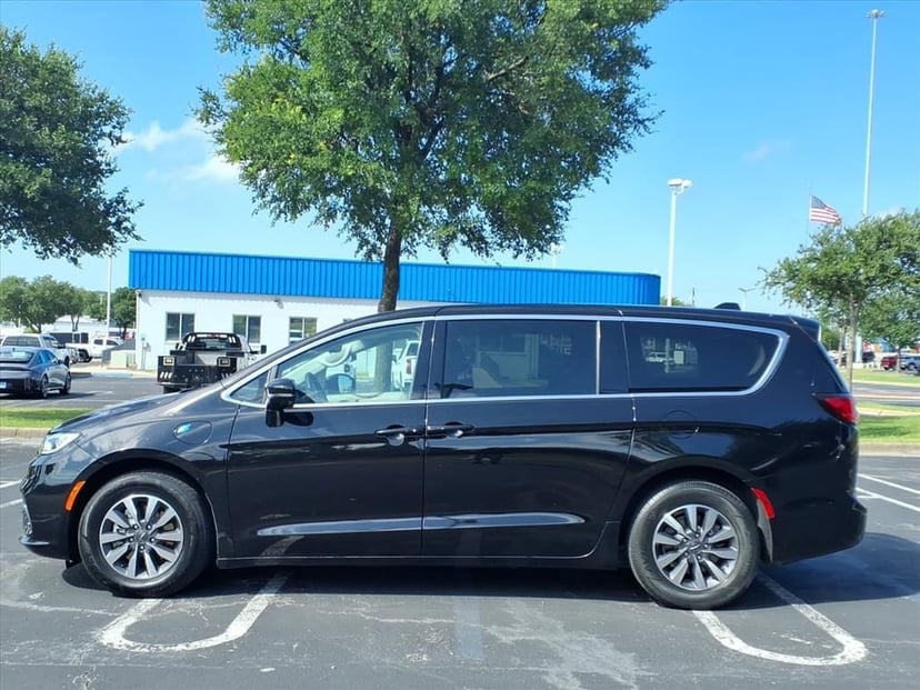2024 Chrysler Pacifica - Image 9