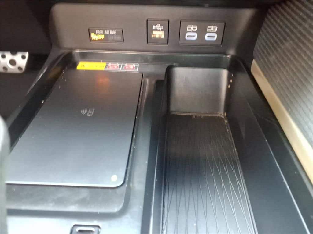 2025 Toyota Camry - Image 21