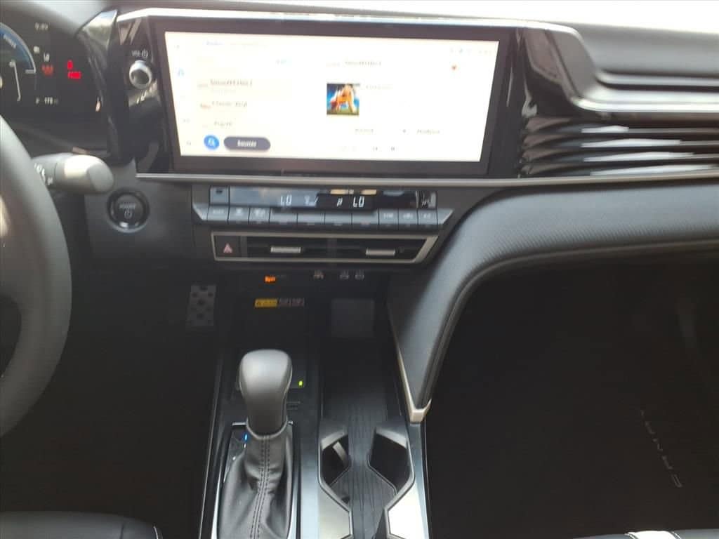 2025 Toyota Camry - Image 23