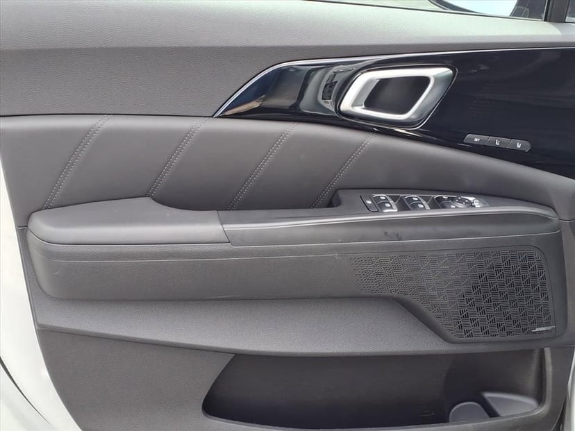 2025 Kia Carnival - Image 14
