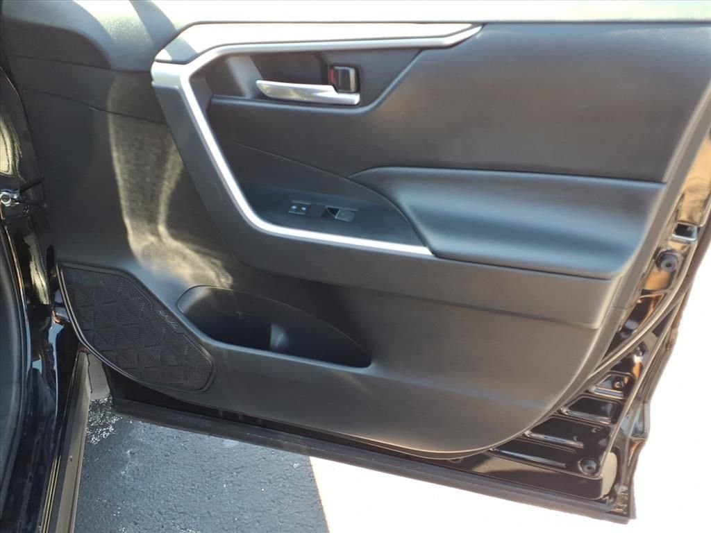 2022 Toyota RAV4 - Image 14
