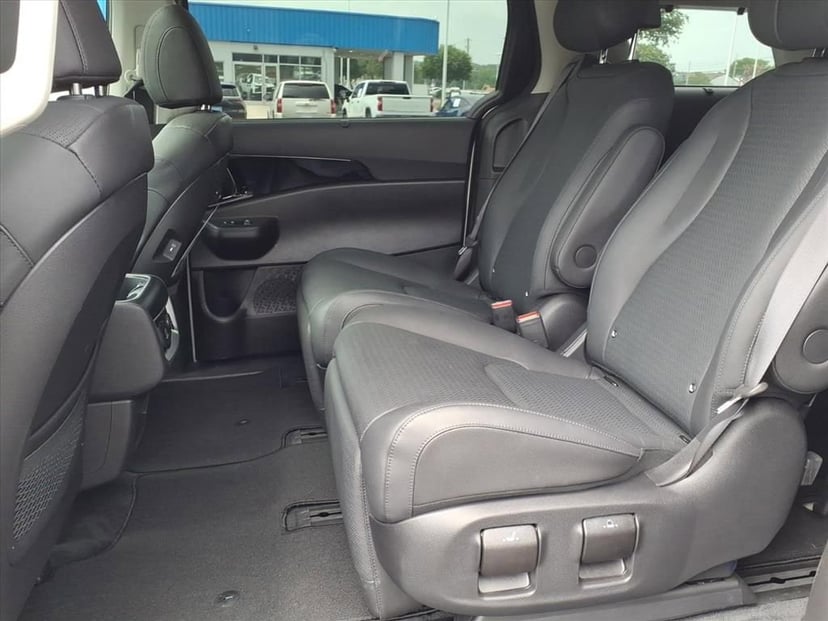 2025 Kia Carnival - Image 17