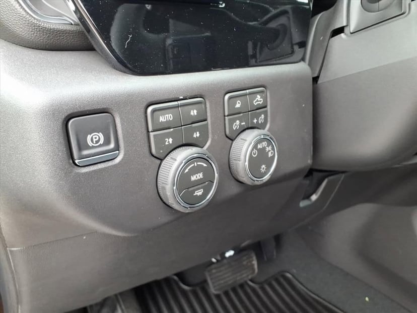 2026 Chevrolet Silverado 1500 - Image 13