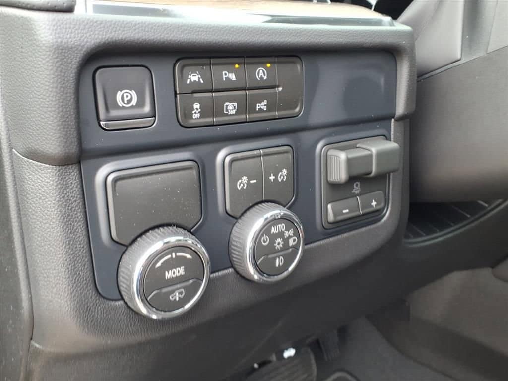 2026 Chevrolet Suburban - Image 20